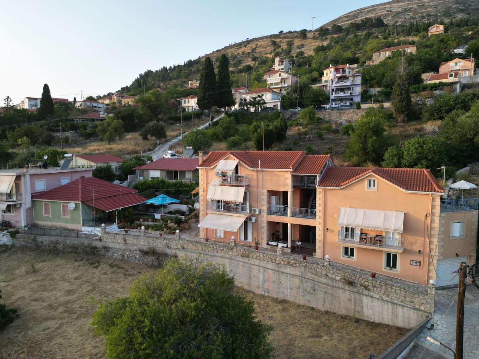 Victoria'S Apartments Dilináta Екстериор снимка