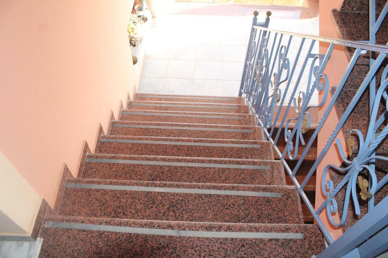 Victoria'S Apartments Dilináta Екстериор снимка