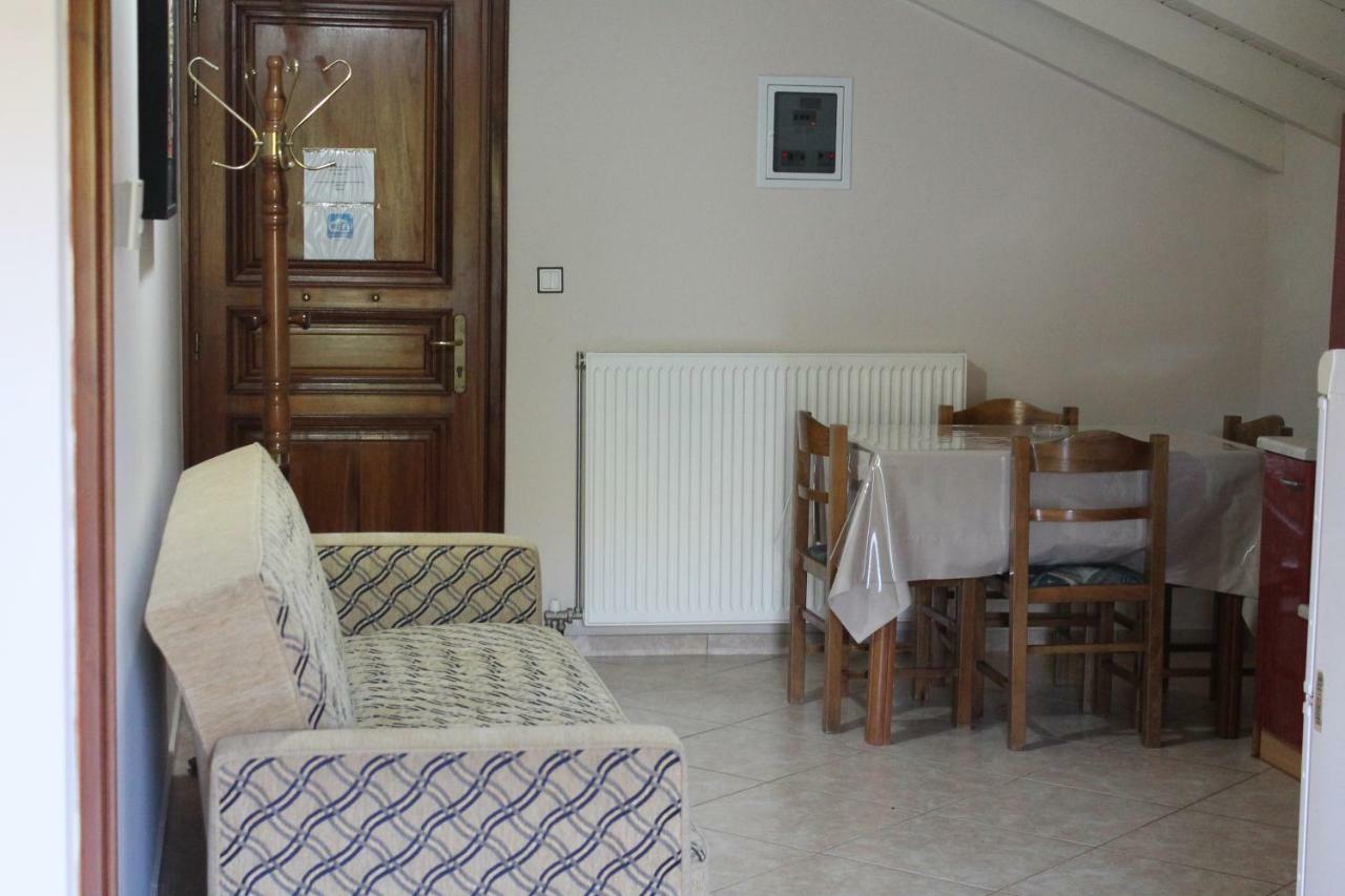 Victoria'S Apartments Dilináta Екстериор снимка